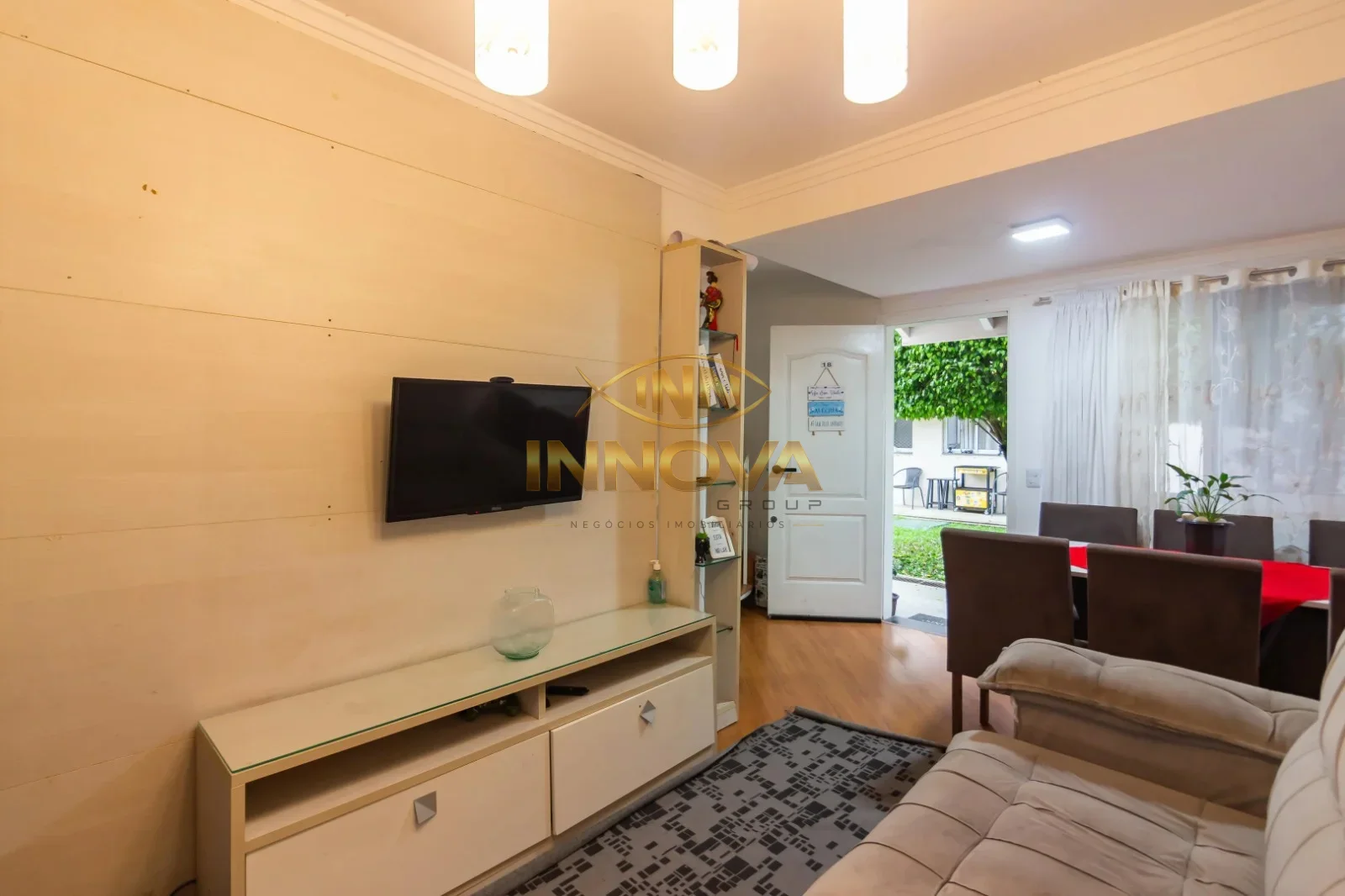Casa de condomínio à venda, 90m², 2 dormitórios, suíte, quintal e lazer na Granja Viana