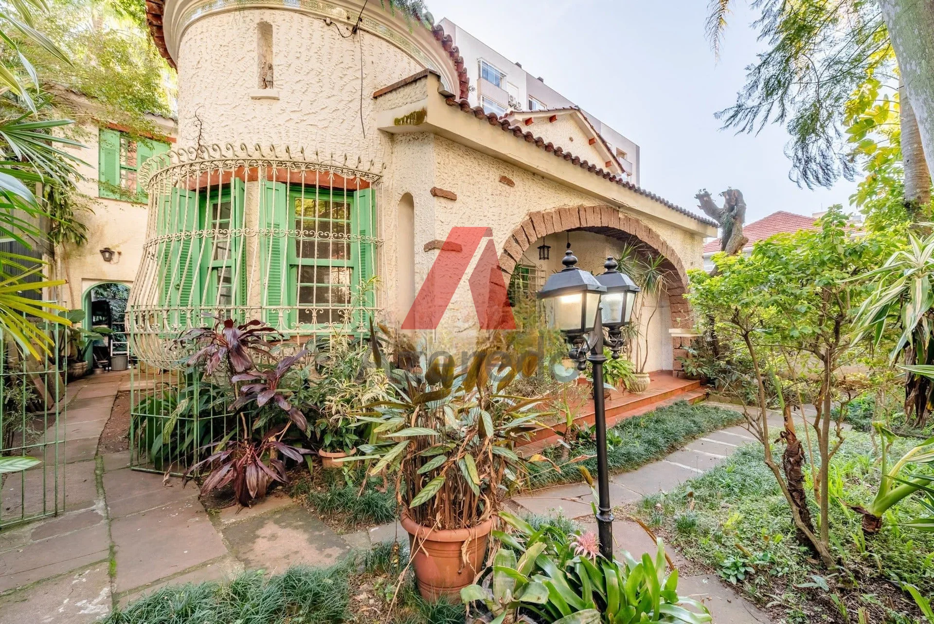 Casa 4 Dormitórios à Venda em Petrópolis, POA