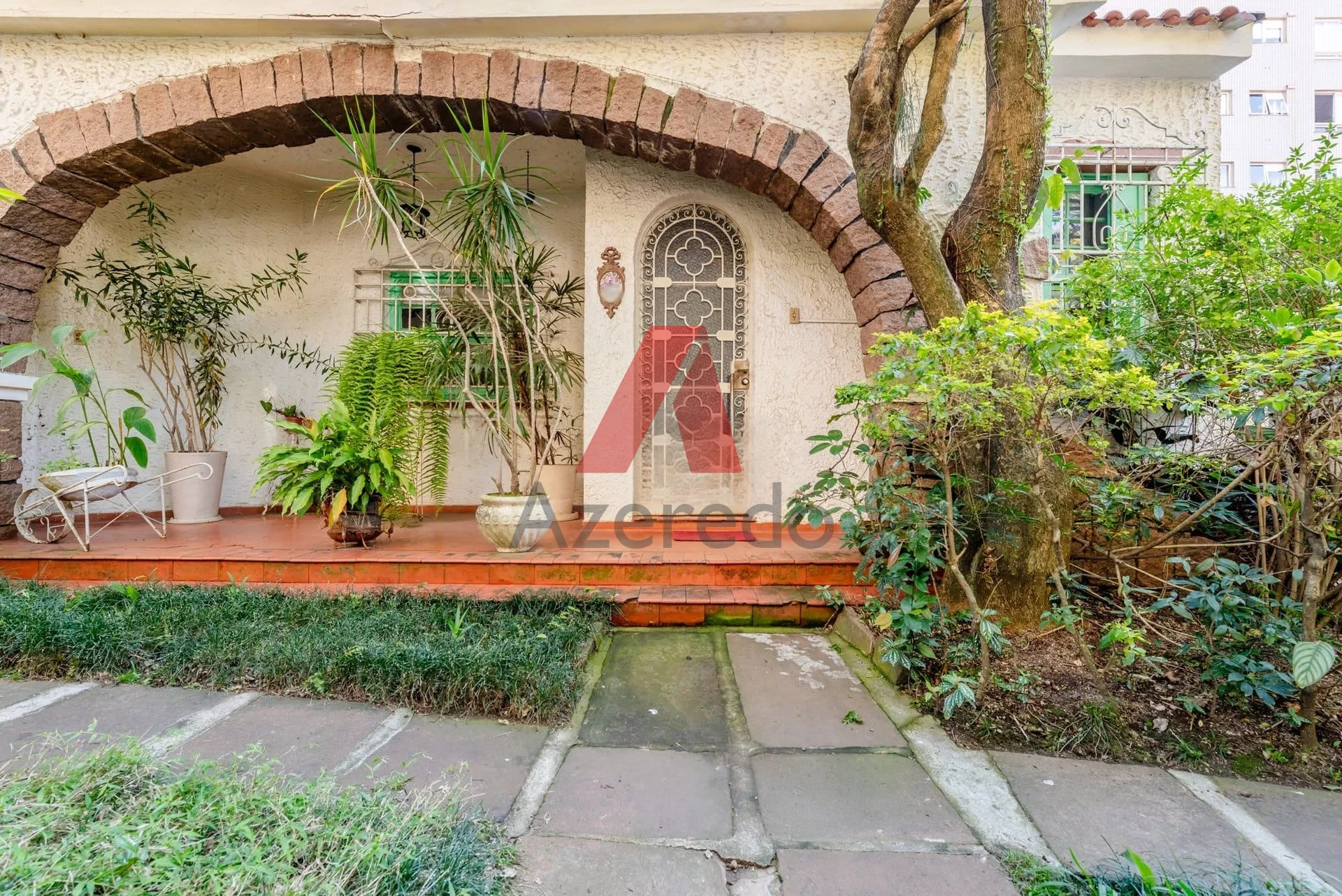 Casa 4 Dormitórios à Venda em Petrópolis, POA — Miniatura 2