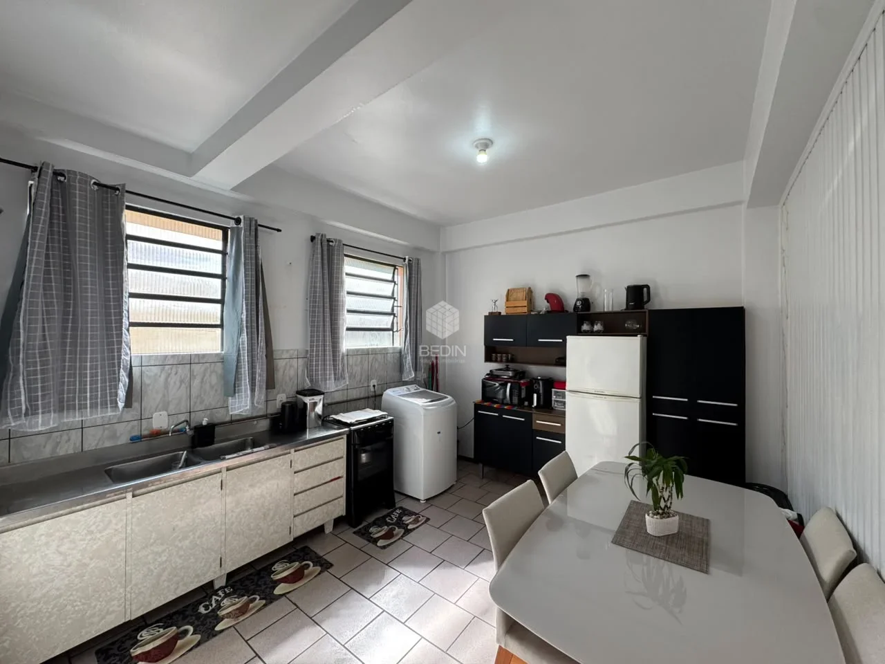 Apartamento dois dormitórios mobiliado para locação no Centro, na cidade de Serafina Corrêa - RS — Miniatura 4