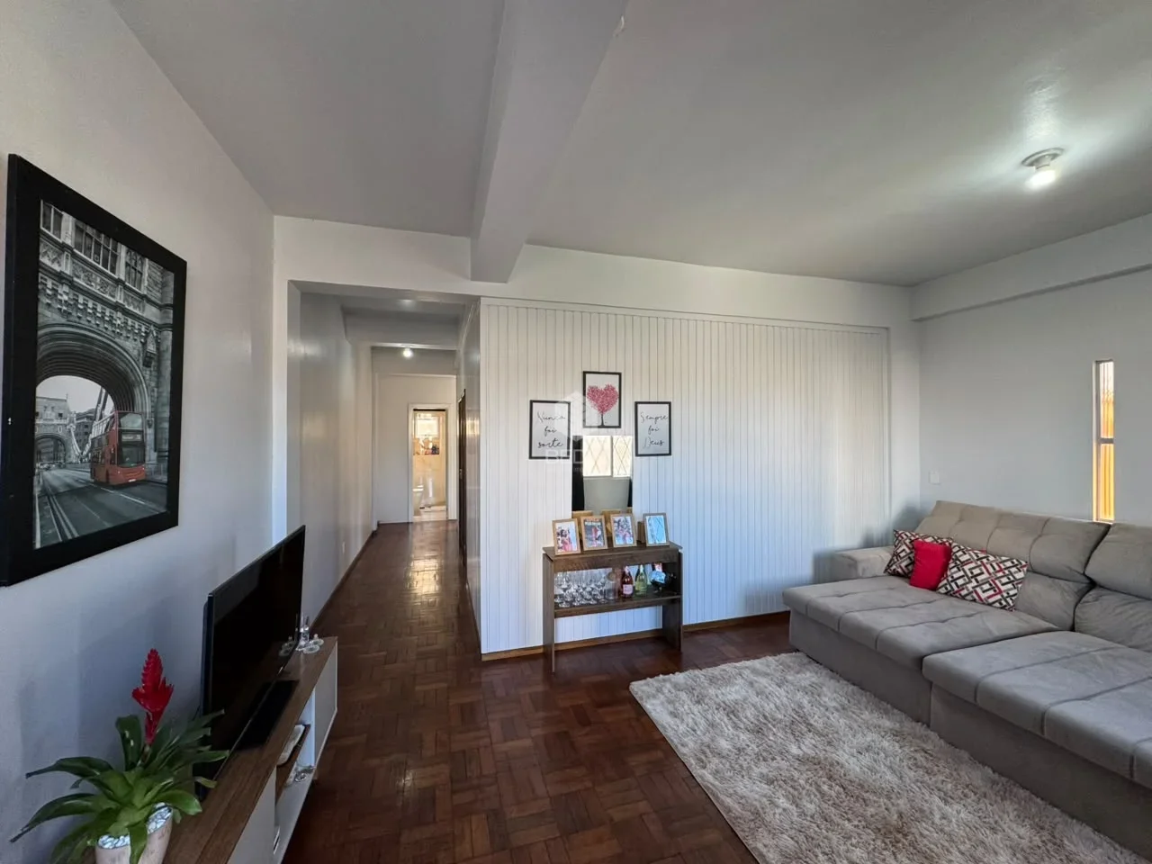 Apartamento dois dormitórios mobiliado para locação no Centro, na cidade de Serafina Corrêa - RS — Miniatura 2