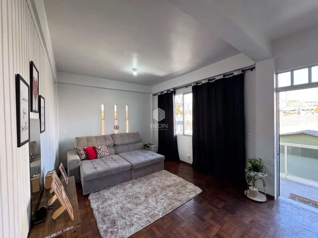 Apartamento dois dormitórios mobiliado para locação no Centro, na cidade de Serafina Corrêa - RS — Miniatura 3