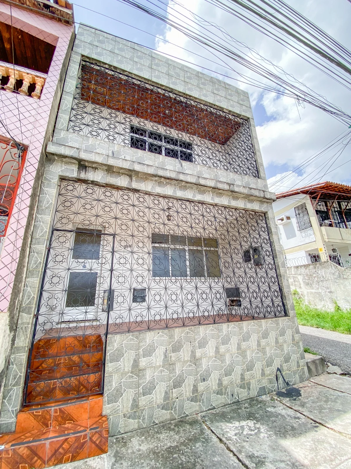 LUMIAR VENDE I ALUGA I CASA RESIDENCIAL OU COMERCIAL I 125m² I 3 QUARTOS, 1 SUÍTE I MARCO/PA