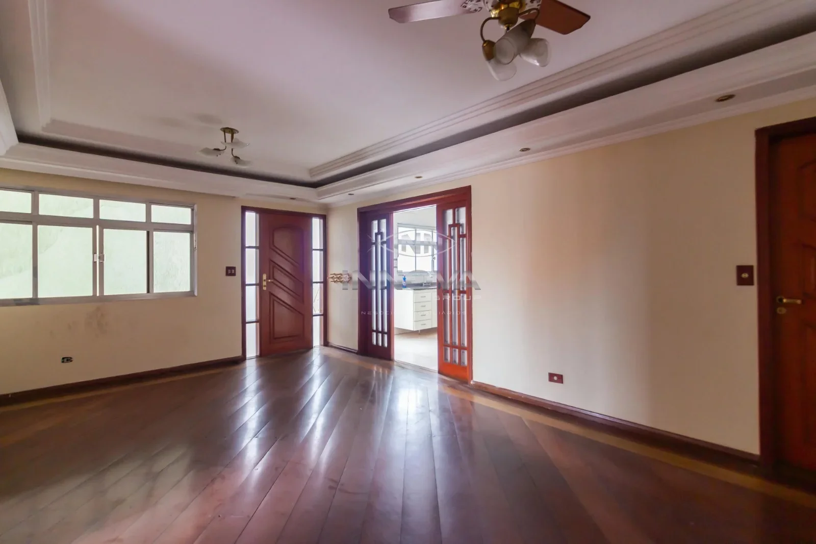 Casa à venda com 286m², 2 quartos e 2 vagas, no Vila Yolanda, Osasco